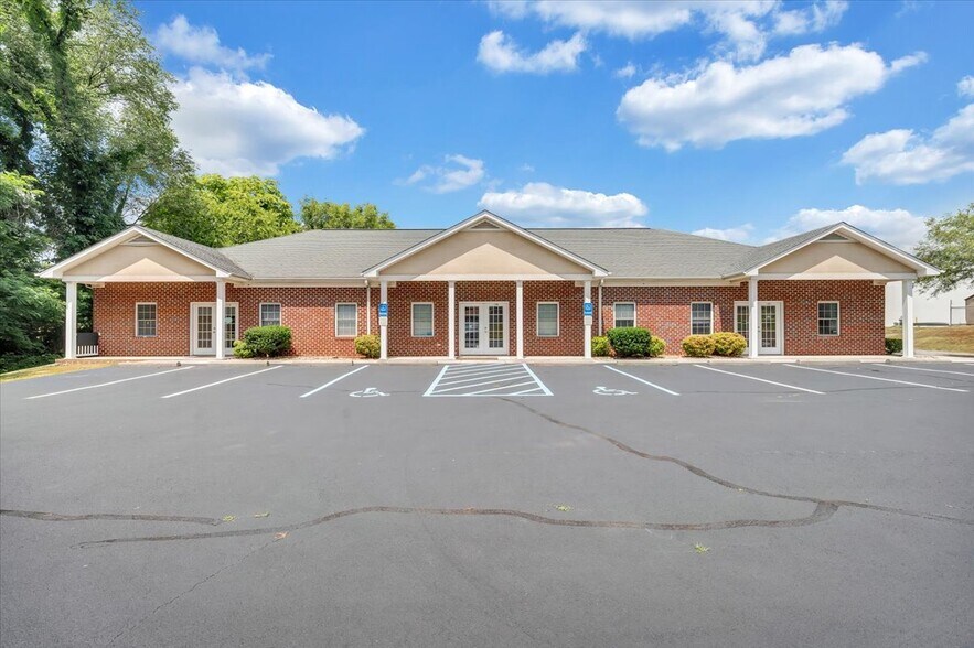 More Photos Of 1101-1109 Electric Rd, Salem Medical For Lease