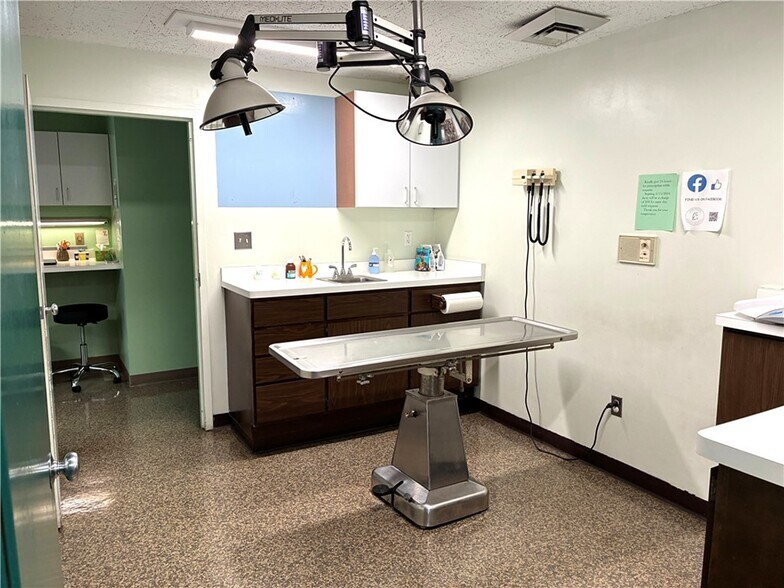 More Photos Of 1055 Denise Rd, Greece Veterinarian Kennel For Sale