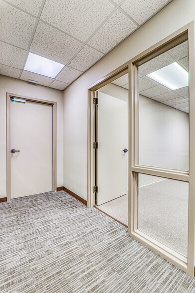 More Photos Of Sundland Park & Mesa Hills Dr., El Paso Office For Lease