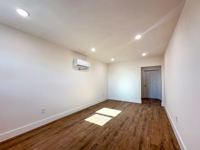 More Photos Of 1642 Texas Longhorn Trl, Gunter Unknown For Lease