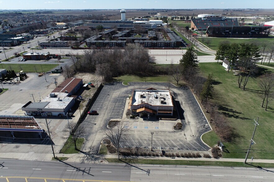 More Photos Of 131 N Annie Glidden Rd, Dekalb Restaurant For Sale