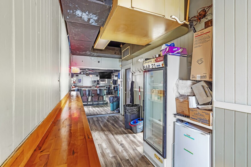 More Photos Of 2100 Spring St, Pittsburgh Bar For Sale