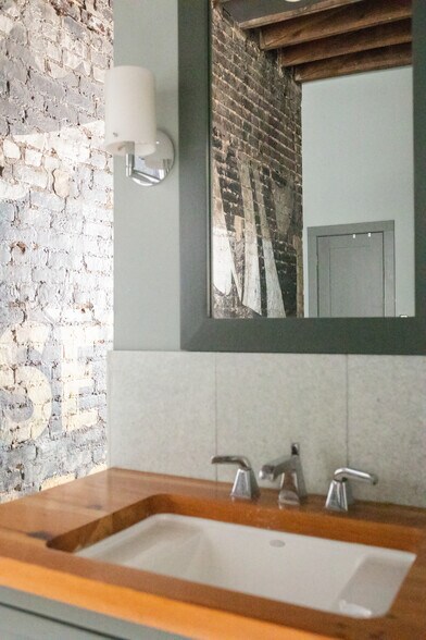 More Photos Of 112 18th St N, Birmingham Storefront For Sale