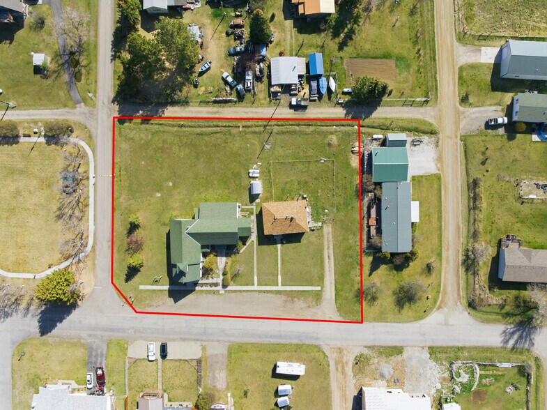 More Photos Of 210 Miles Ave, Clyde Park Specialty For Sale