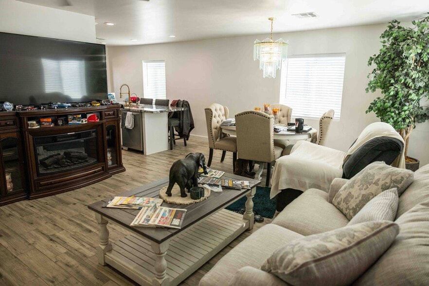 More Photos Of 5732 W Maryland Ave, Glendale Truck Terminal For Sale