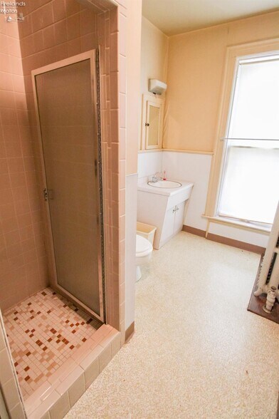 More Photos Of 516 W Washington St, Sandusky Office For Sale