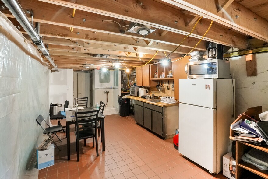 More Photos Of 81 Smith St, Perth Amboy Storefront Retail Residential For Sale