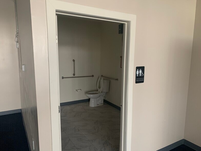 More Photos Of 3201 Oak, Phoenix General Retail For Lease