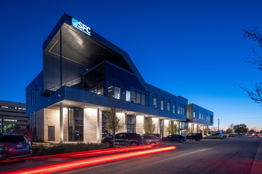 More Photos Of 200 E Front St, Arlington Restaurant For Lease