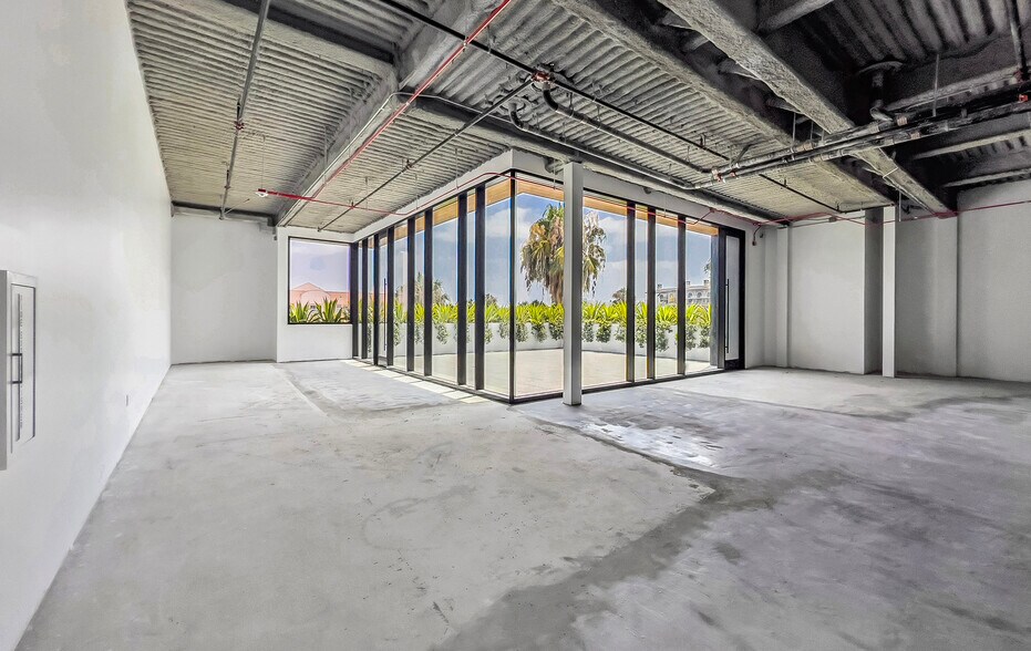 More Photos Of 315-319 N Beverly Dr, Beverly Hills Storefront For Lease