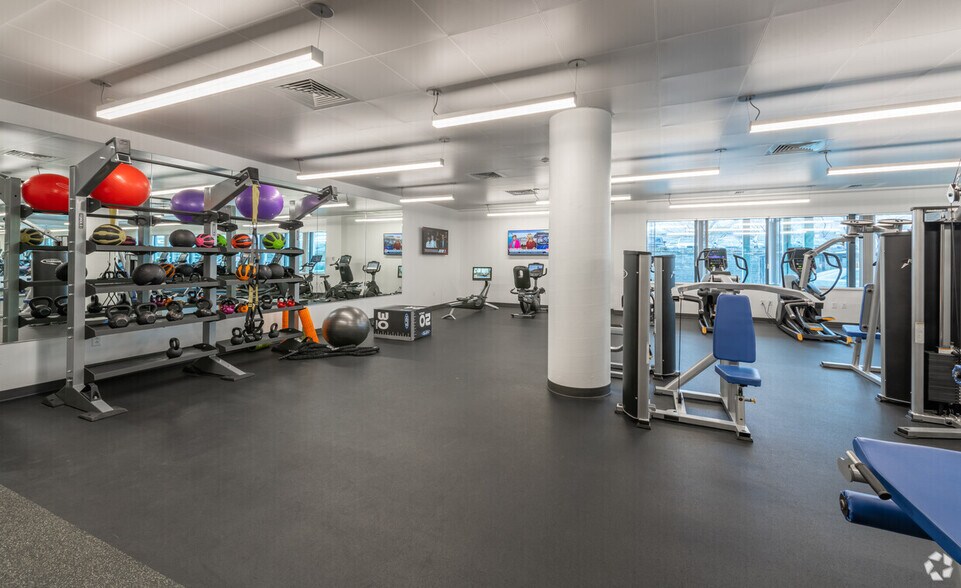 More Photos Of 135 Santilli Hwy, Everett Office For Lease