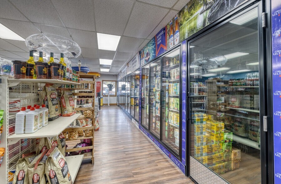 More Photos Of 49 Encino Dr, Concan Convenience Store For Sale
