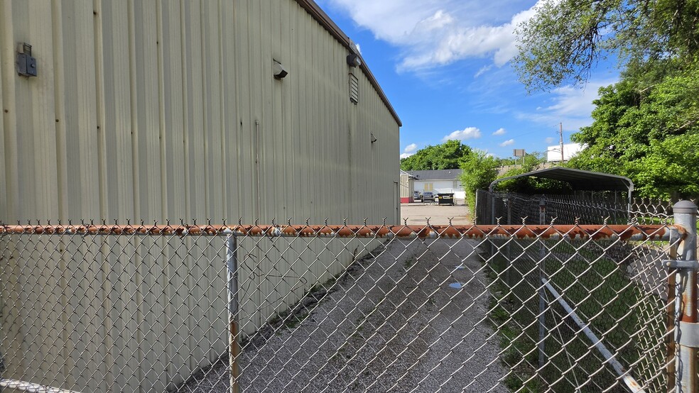 More Photos Of 6810 Maccorkle Ave, Charleston Office For Sale