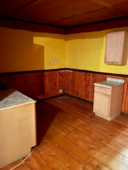 More Photos Of 325 N Main St, Liberty Flex For Lease