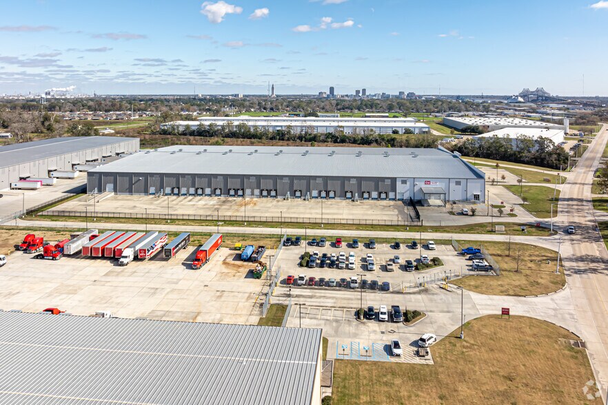 More Photos Of 2070 Commercial Dr, Port Allen Distribution For Lease