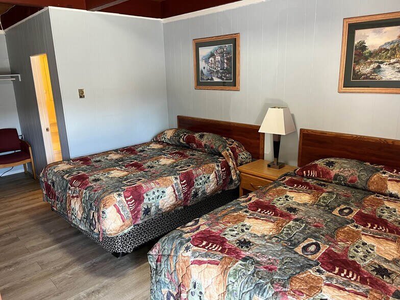 More Photos Of 3355 Skaha Lake Rd, Penticton Hotel For Sale