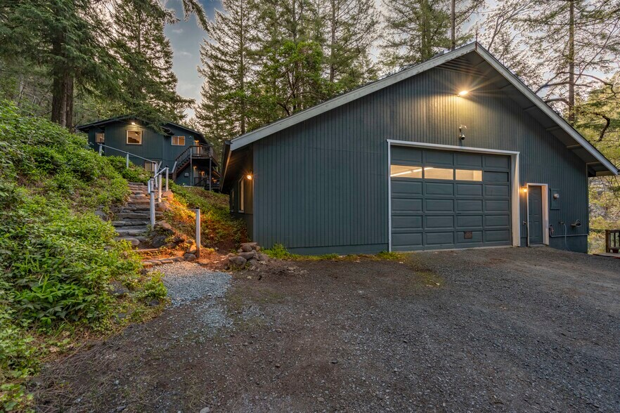 More Photos Of 11744 Galice Rd, Merlin Hotel For Sale