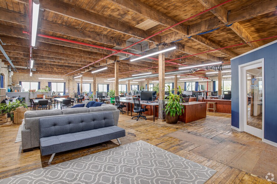 More Photos Of 2327 Wycliff St, Saint Paul Manufacturing For Lease