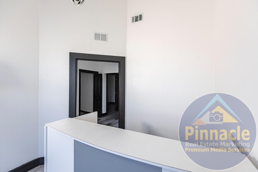 More Photos Of 24690 Sandhill Blvd, Punta Gorda Warehouse For Lease