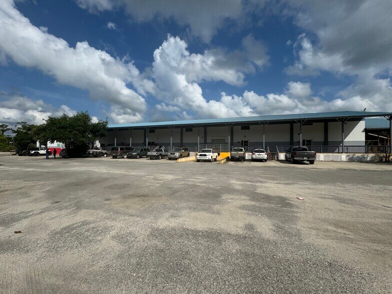 More Photos Of 800 N State St, Bunnell Storefront For Lease