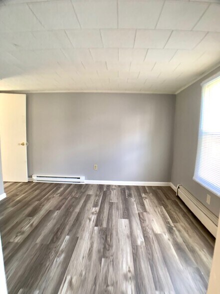 More Photos Of 862 Iron Ridge Rd, Spring Grove Apartments For Sale