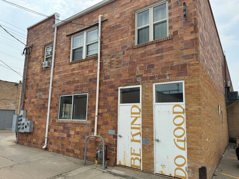 More Photos Of 112 NW 2nd Ave, Mandan Storefront Retail Residential For Sale