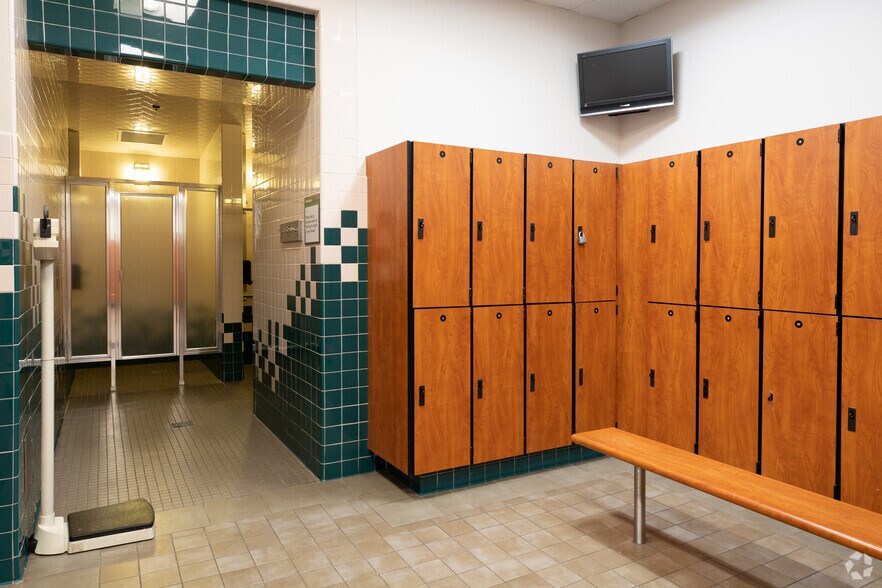 More Photos Of 12400 N Interstate 35, Austin Veterinarian Kennel For Sale