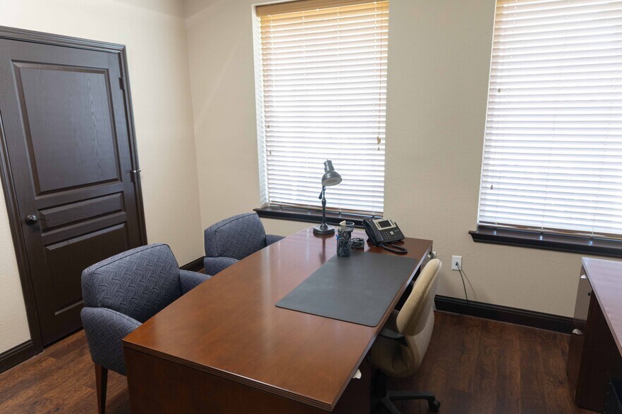 More Photos Of 560 N Walnut Creek Dr, Mansfield Office For Lease