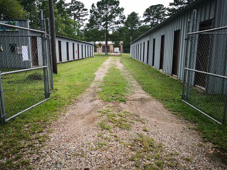 More Photos Of 722 Plum Grove Rd, Cleveland Self Storage For Lease