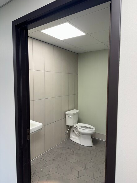 More Photos Of 10186 State Road 27, Hayward Office For Lease