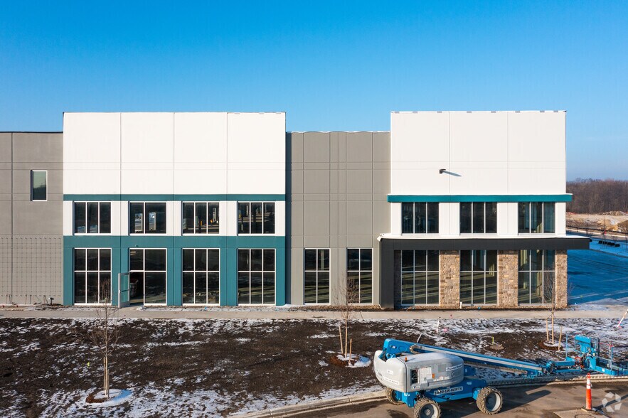 More Photos Of 10100 Assembly Park Dr, Wixom Distribution For Lease