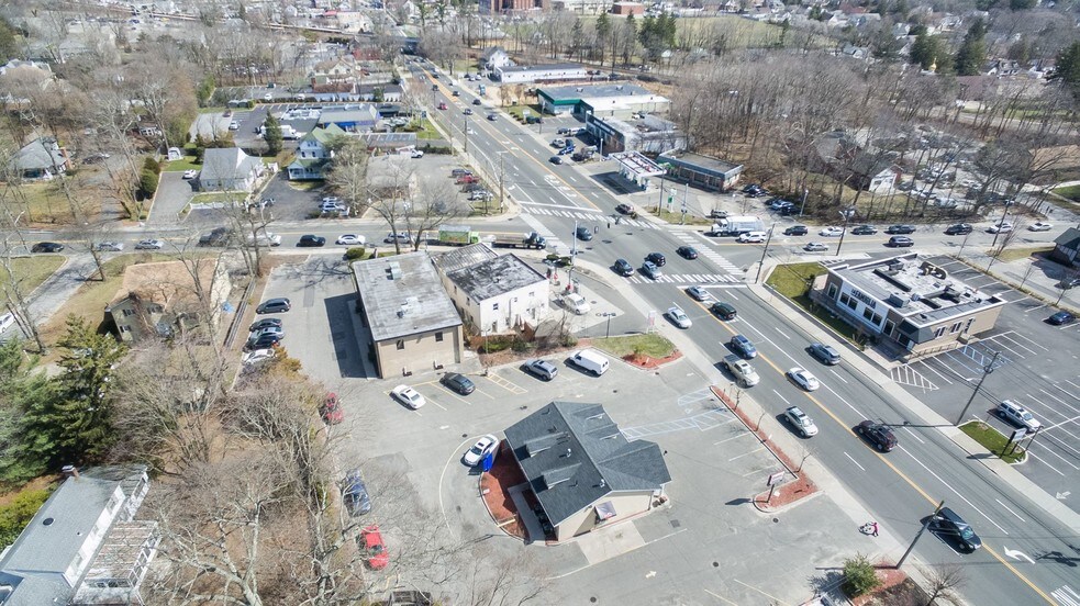 More Photos Of 1 Edgewood Ave, Smithtown Office For Lease