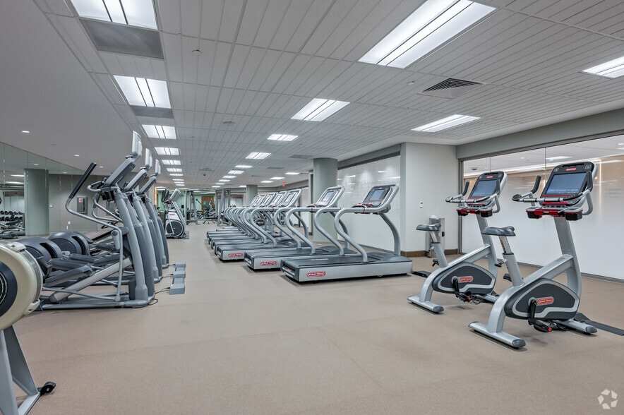 More Photos Of 2711 N Haskell Ave, Dallas Office For Lease