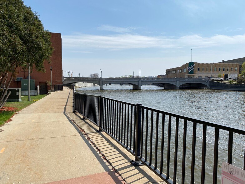 More Photos Of 100-101 E Milwaukee St, Janesville Office For Lease