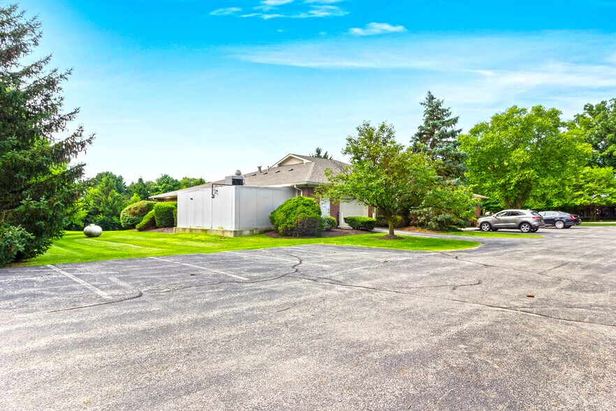 More Photos Of 1542 E Greyhound Pass, Carmel Medical For Lease
