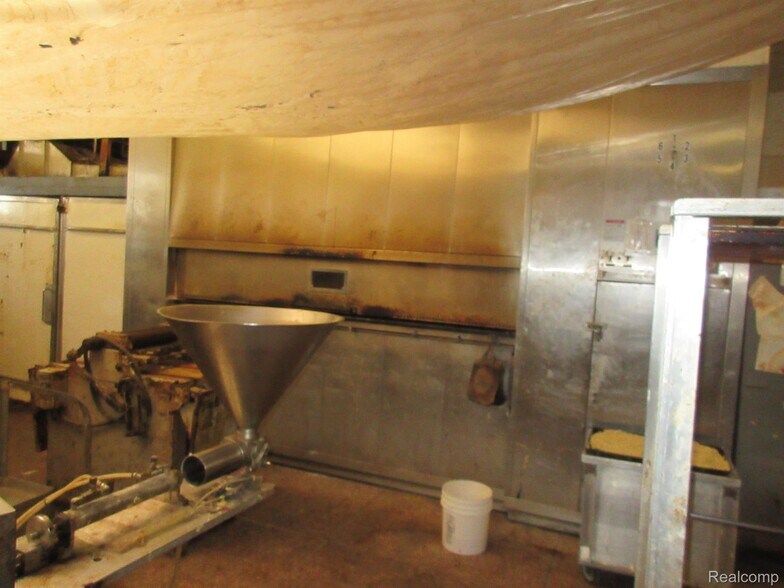 More Photos Of 19200 Kelly Rd, Detroit Restaurant For Sale