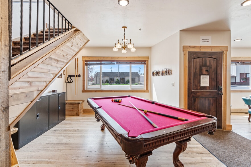 More Photos Of 417 Main St, Ashton Specialty For Sale