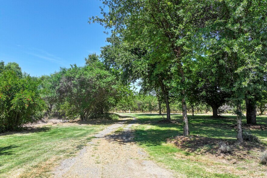 More Photos Of 9415 21st Ave, Lemoore Land For Sale