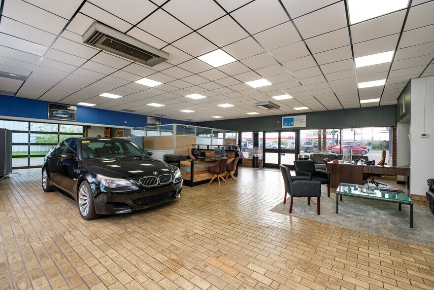 More Photos Of 3251 S Main St, Harrisonburg Auto Dealership For Lease