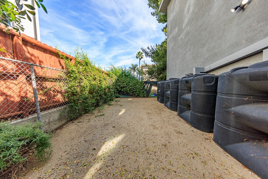 More Photos Of 5743 Case Ave, North Hollywood Apartments For Sale