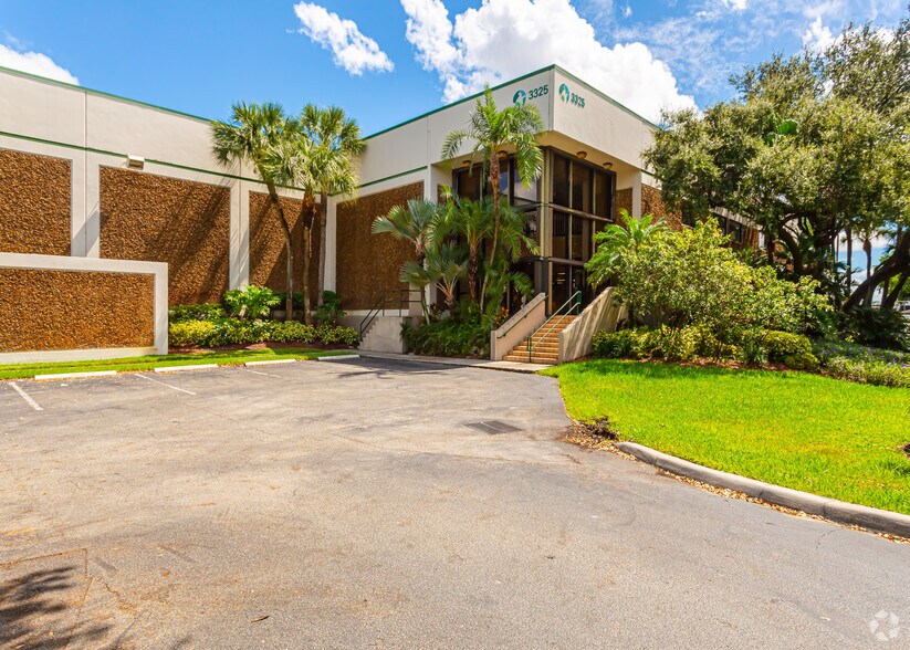 More Photos Of 3325 NW 70th Ave, Miami Coworking Space