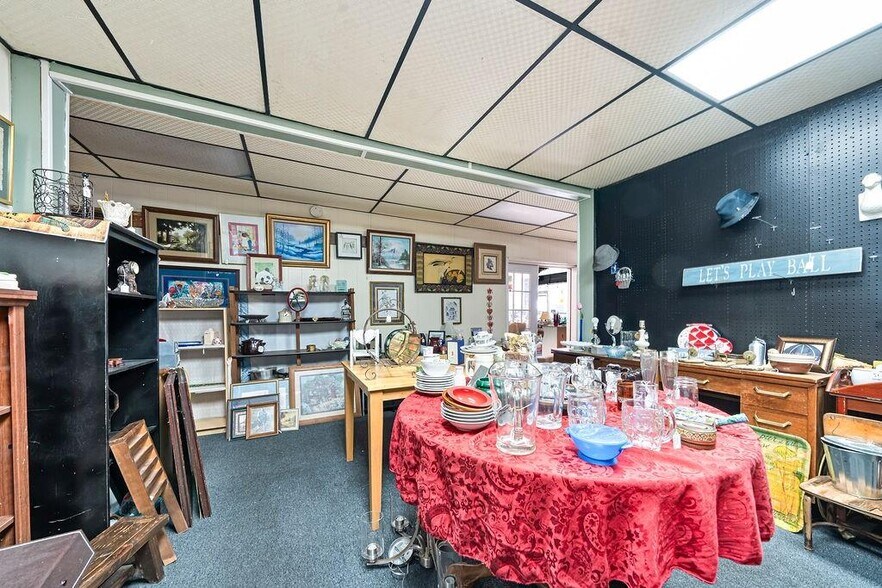 More Photos Of 111 N 3rd St, Ozark General Retail For Sale