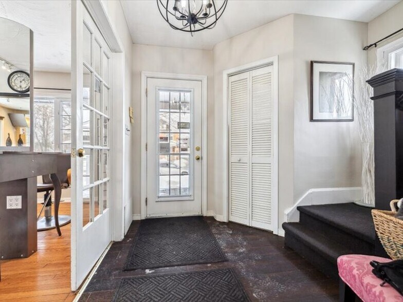 More Photos Of 294 Dundas St, Hamilton Freestanding For Sale