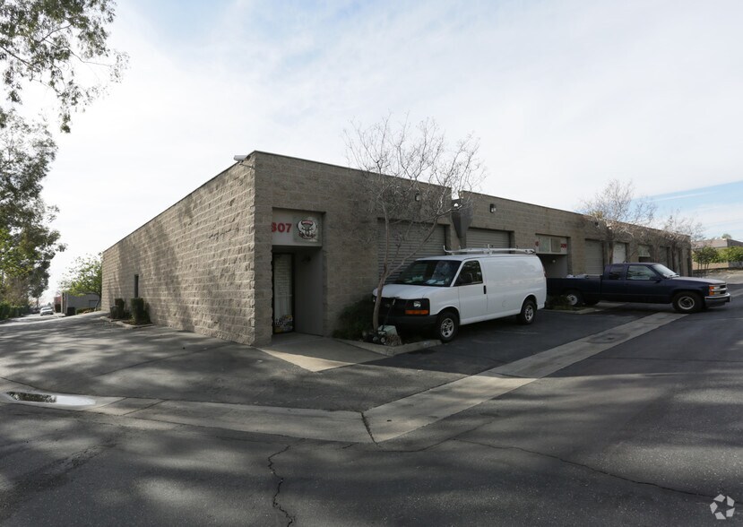 More Photos Of 1551 W 13th St, Upland Flex For Lease