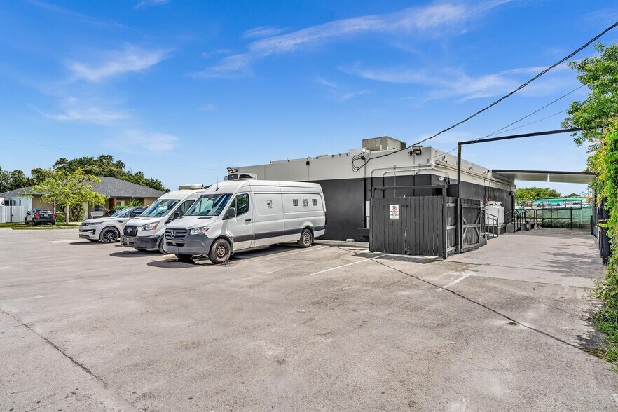 More Photos Of 2080 NW 75th St, Miami Industrial For Lease