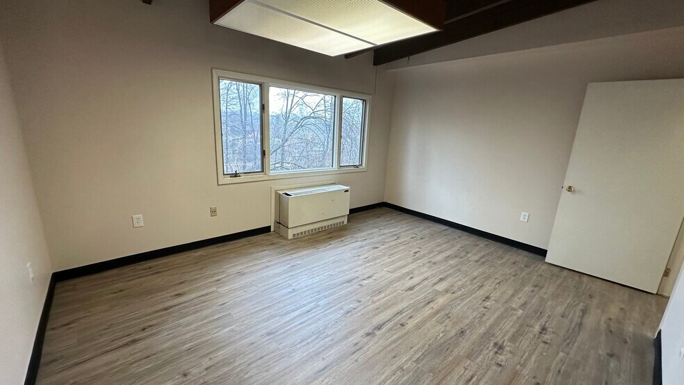 More Photos Of 3005 Brodhead Rd, Bethlehem Office For Sale