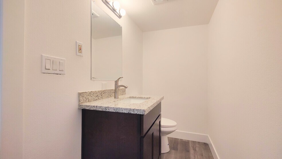 More Photos Of 12208-12222 SE Market St, Portland Office For Lease