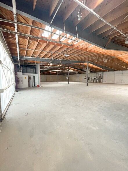 More Photos Of 1110 Seward St, Los Angeles Unknown For Lease
