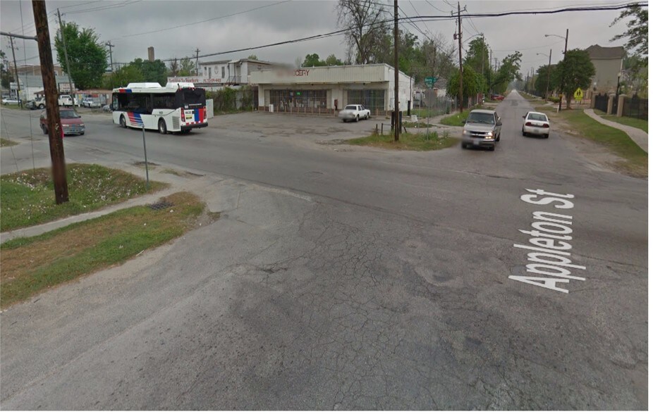 More Photos Of 515 Berry Rd, Houston Freestanding For Lease