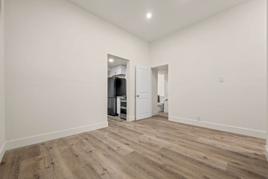 More Photos Of 1647 W 12th Pl, Los Angeles Apartments For Sale